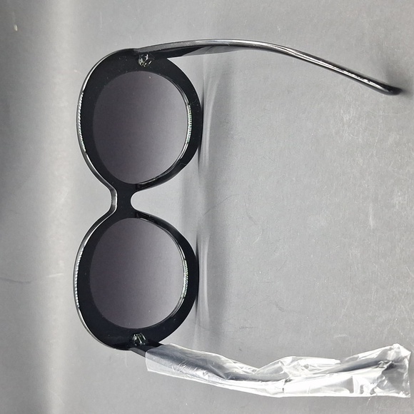 Vintage-Inspired Oversized Black Oval Sunglasses - Picture 6 of 7